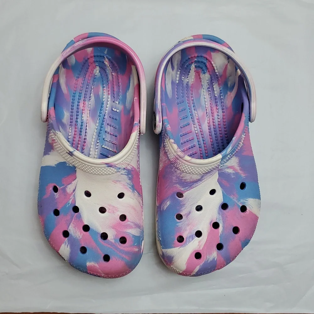 CROCS Kids Water Shoes Marbled in Pink, Blue, and White - Picture 1 of 9